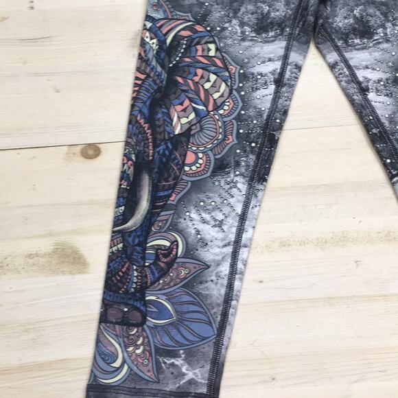 Evolution and Creation boho tribal elephant print hi waisted cropped leggings M - Picture 3 of 5